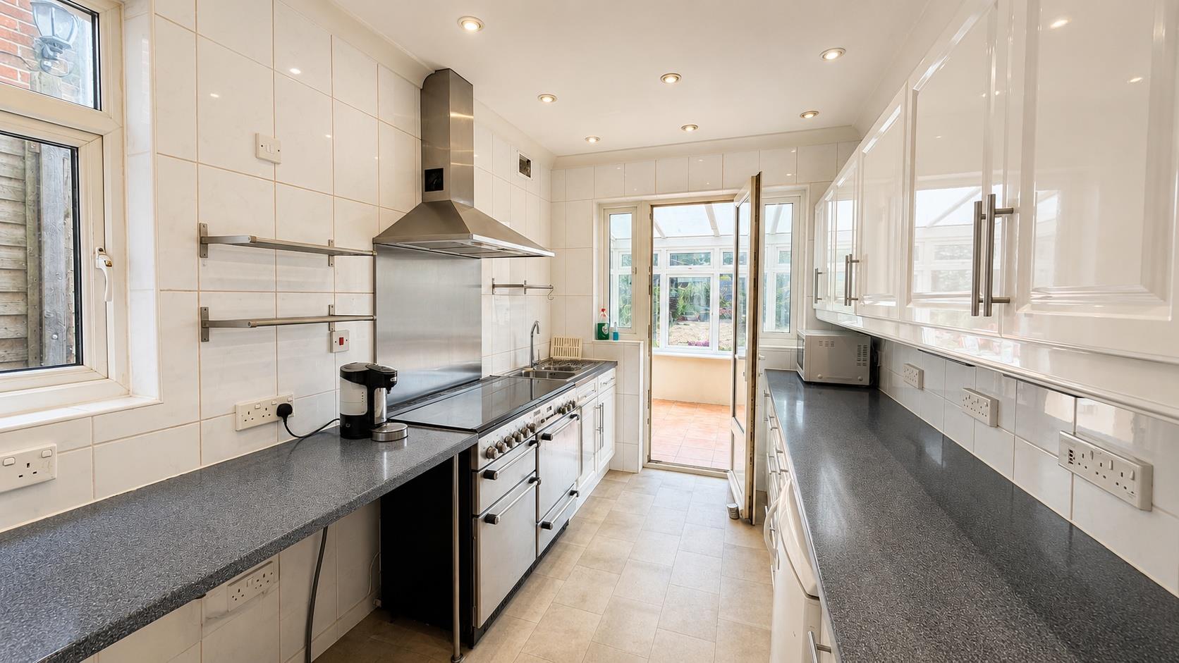 3 bed property in Sedlescombe Road North, St. Leonards-On-Sea